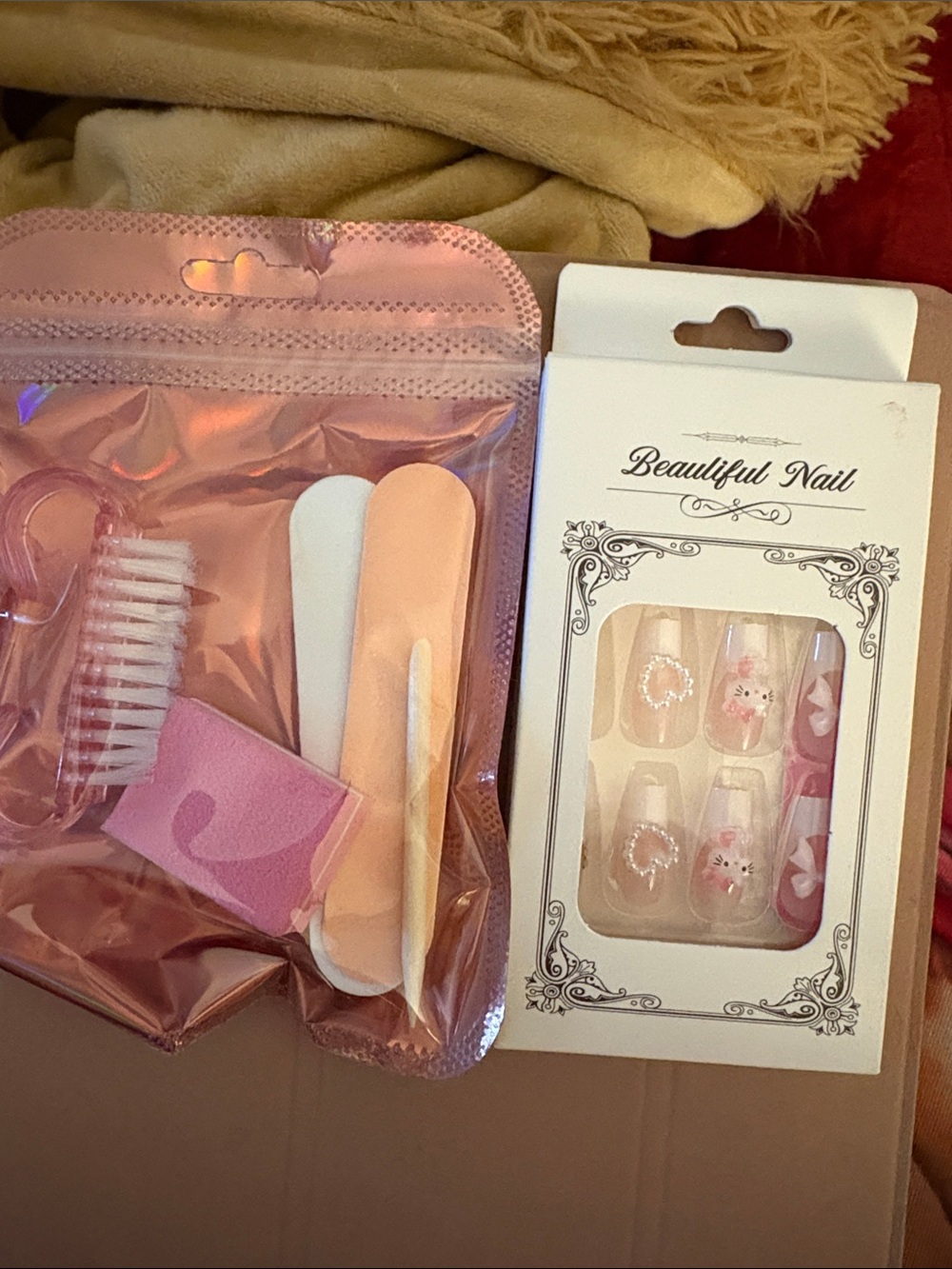 Hello Kitty Beautiful Nail Pink Press-On Nail Set with Manicure Tools
